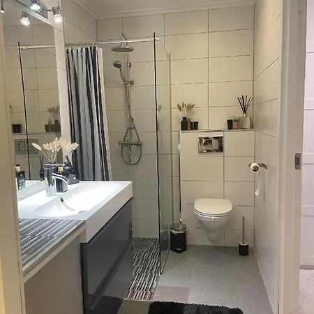 In - With One Bedrooms And Parking In The City Of 게스트하우스 *
